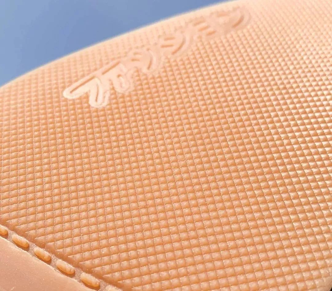 半个娱乐圈的女星都靠ta轰炸红毯！软底舒适、巨显腿长，回头率200%