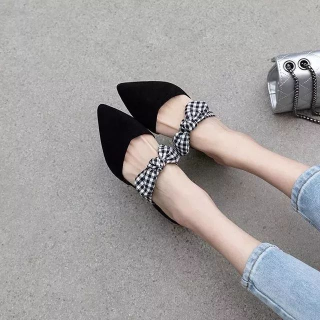 半个娱乐圈的女星都靠ta轰炸红毯！软底舒适、巨显腿长，回头率200%