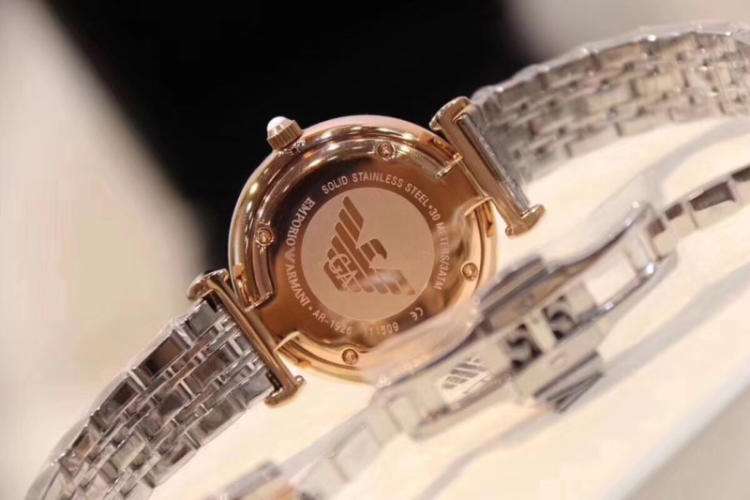 从100块到1000亿元,300元的阿玛尼手表是真的假的