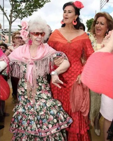 她是英女王闺蜜，拥有“至蓝之血”，却在82岁为爱舍弃百亿身家