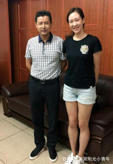 19岁陈忠和现状,陈忠和现在的妻子李东红