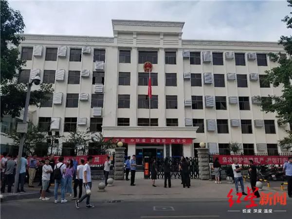 最近的学生殴打老师案结果,学生暴打20年前老师判决结果