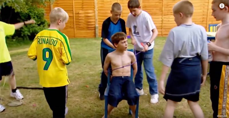 没有大人只有孩子一起住,没大人管的小孩