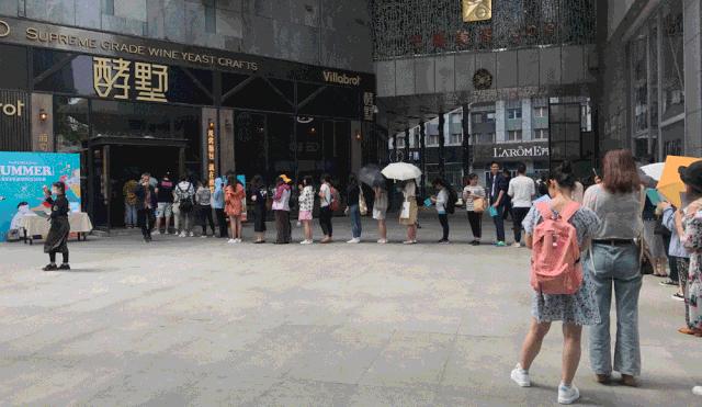 酵墅把奶茶怼到面包里了！这脑洞我服