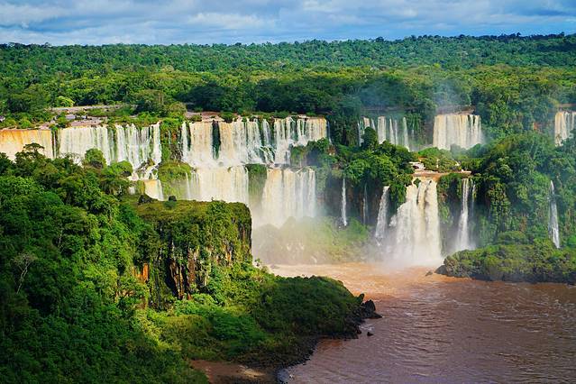 巴西是怎么成为足球王国的,巴西足球王国