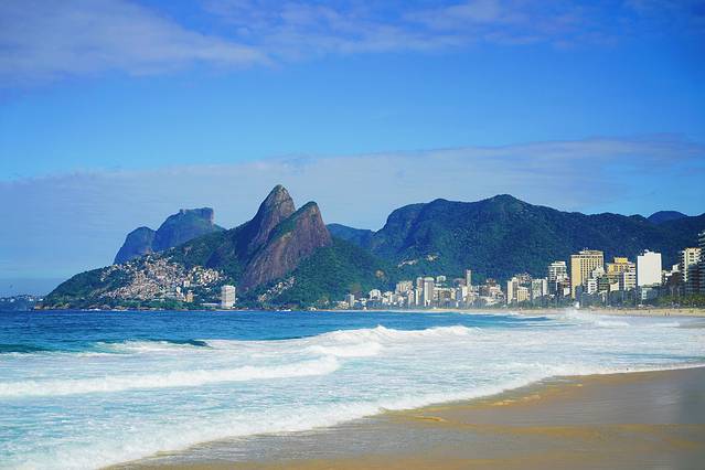 巴西是怎么成为足球王国的,巴西足球王国