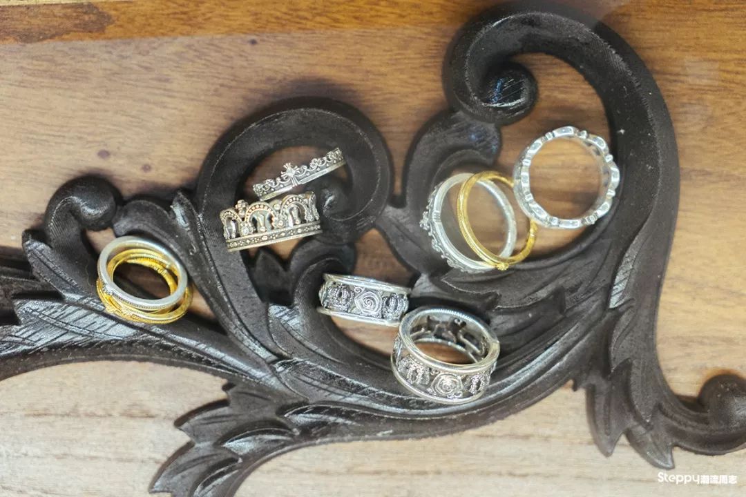 当你拿称重算钱的银饰比较之后，你就知道手工银饰贵在哪里