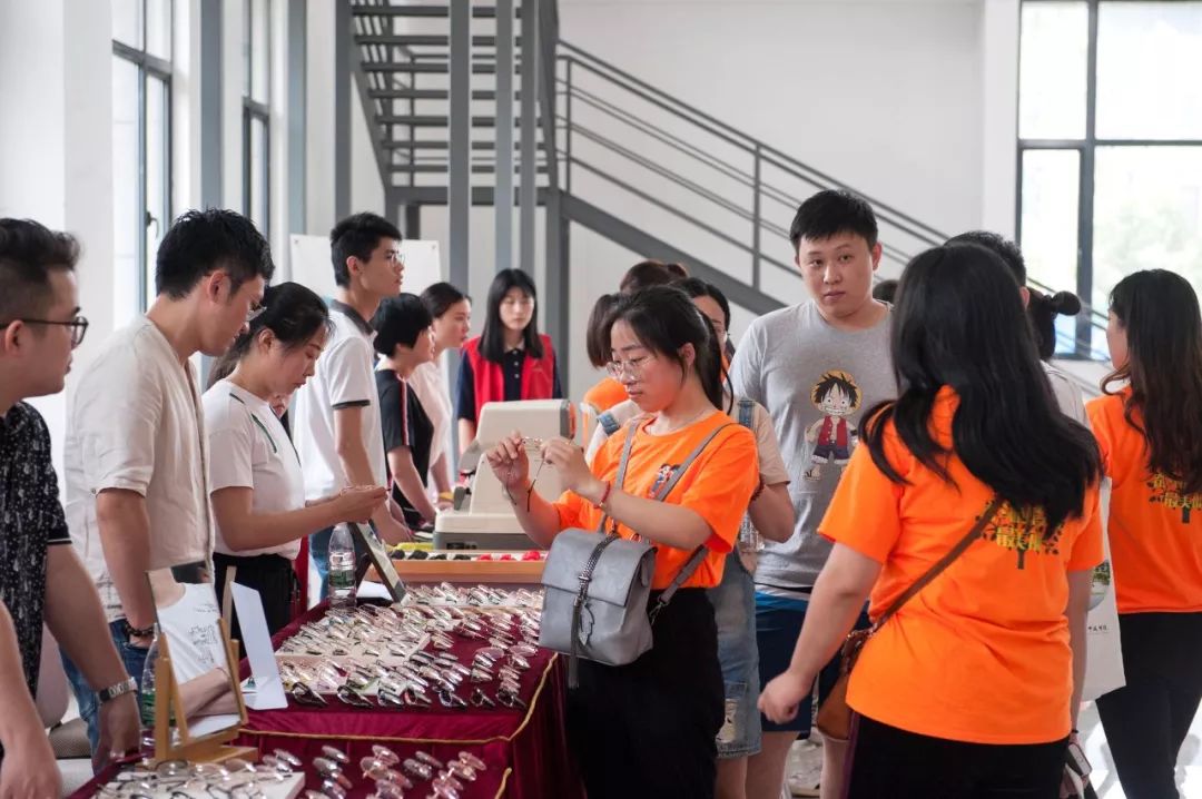 欢迎同学们回来母校学习,欢迎校友们常回家看看