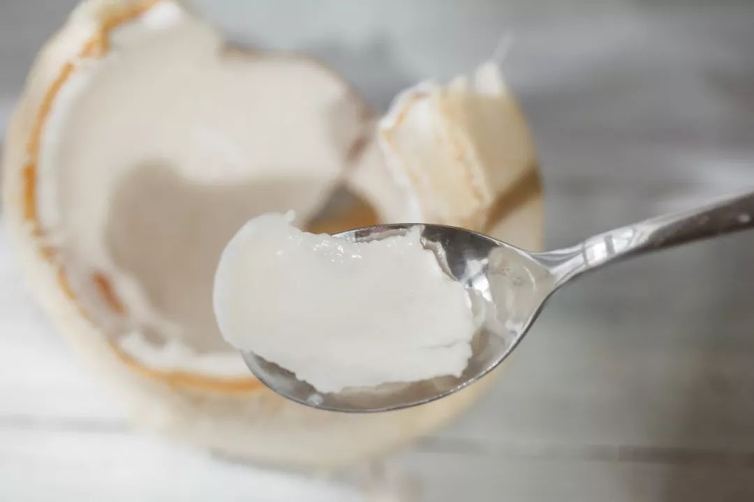 一到夏天就只剩半条命,一到夏天又把命交给了空调