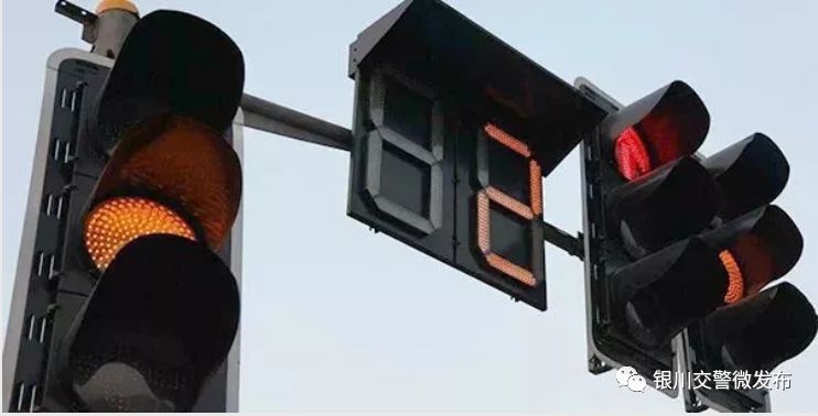 怎样才算闯红灯图解视频,怎样才算闯红灯三个动图告诉你
