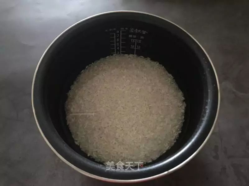 10分钟搞定的懒人焖饭有肉有菜 (懒人焖饭一锅就搞定重点是巨好吃)