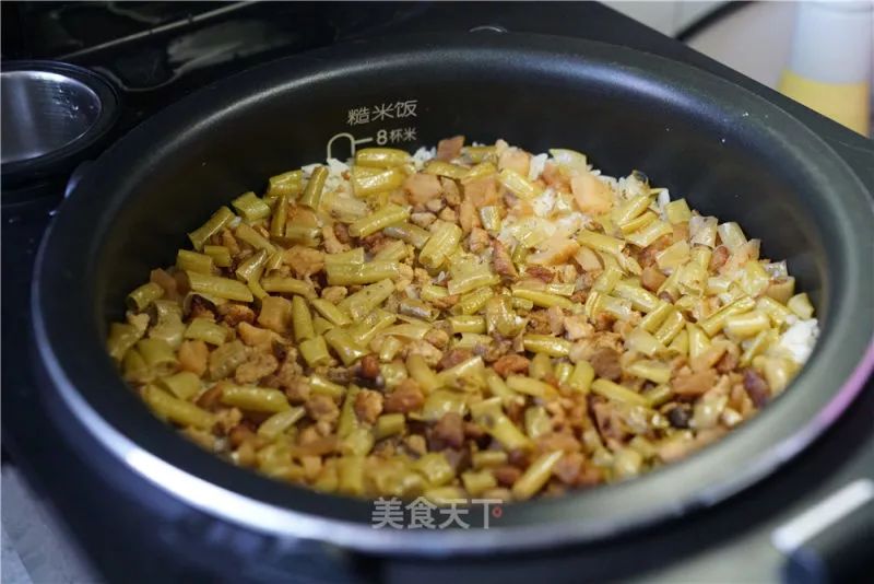 10分钟搞定的懒人焖饭有肉有菜 (懒人焖饭一锅就搞定重点是巨好吃)