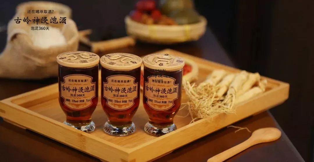 2000元买人参泡酒15年,男子2000买人参泡酒后竟复活