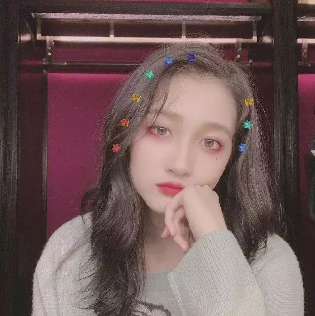 为什么我女朋友的照片头上都是蝴蝶?