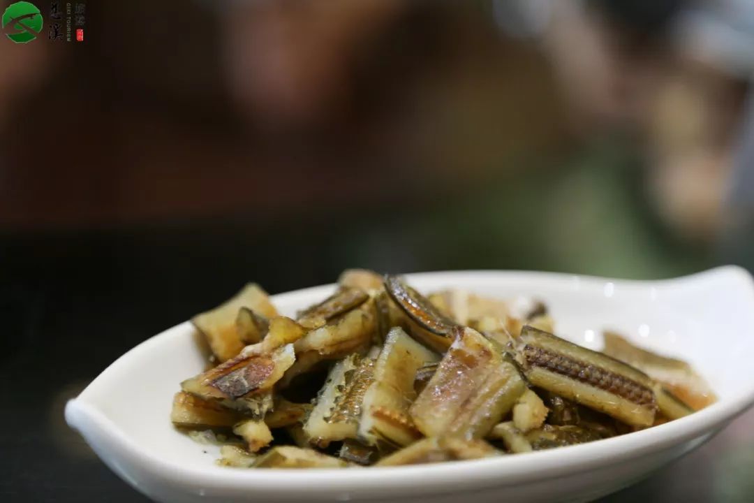 这座跟着周杰伦空降热搜的杨梅味小城,休渔期也能让你吃得满嘴鲜