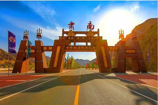 征稿选登生而为人,登上山顶看美景投稿