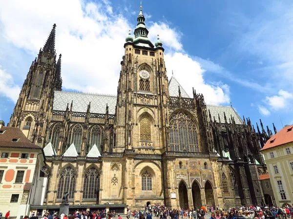 欧洲旅游教堂推荐,去欧洲旅行一定去五大教堂和城堡