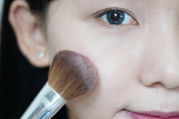 女人再忙也要懂得打扮,女人再忙出门也要化淡妆