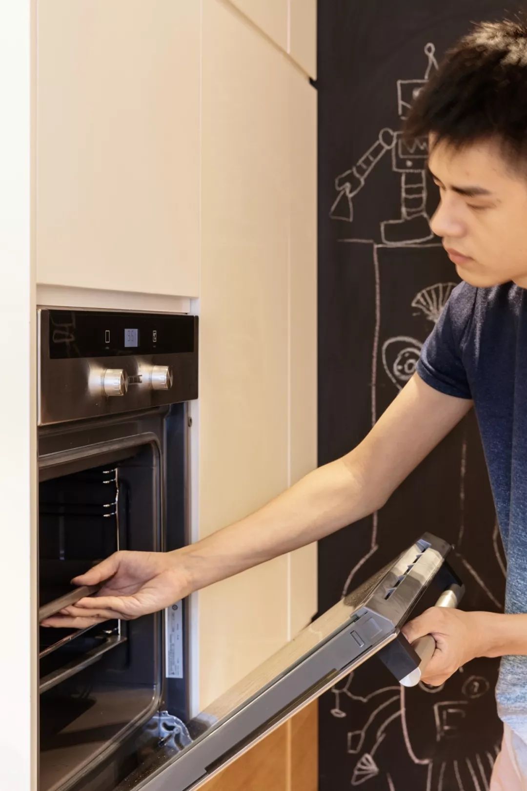 阳台很大要不要装窗帘,阳台太大能装铝合金窗吗