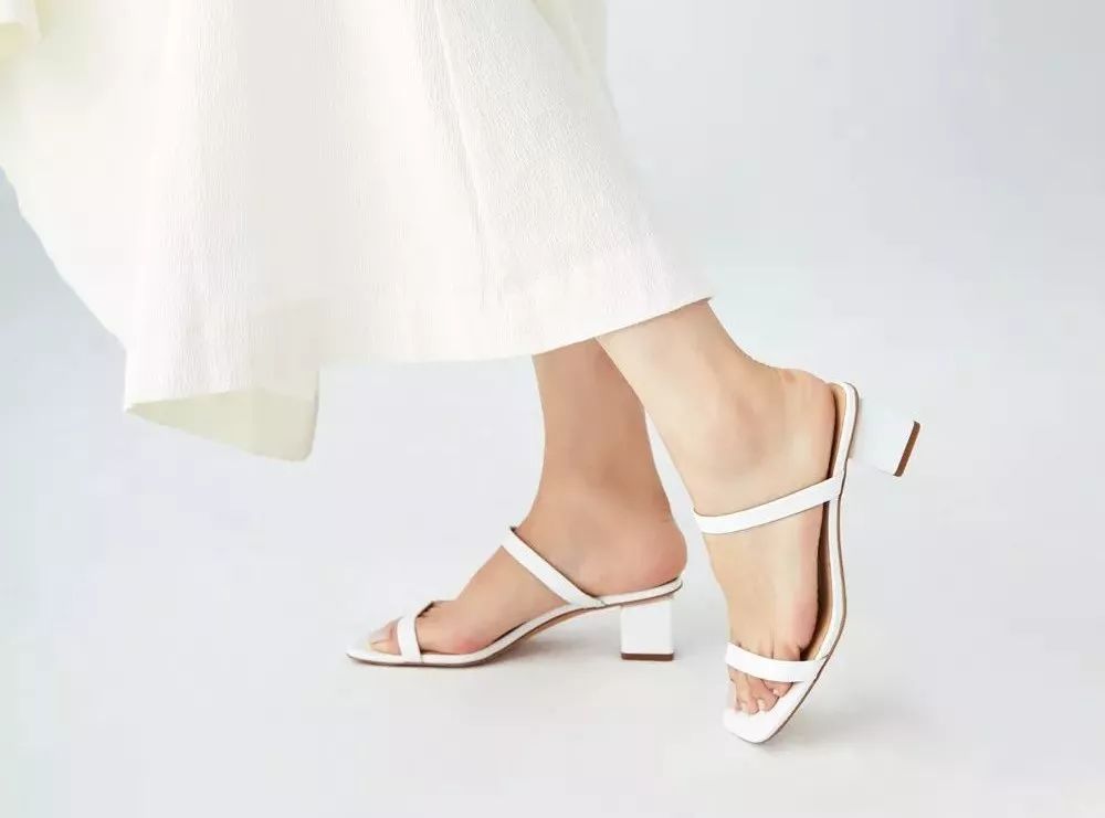 夏天跟裙子搭的凉拖,夏季凉拖配裙子百搭