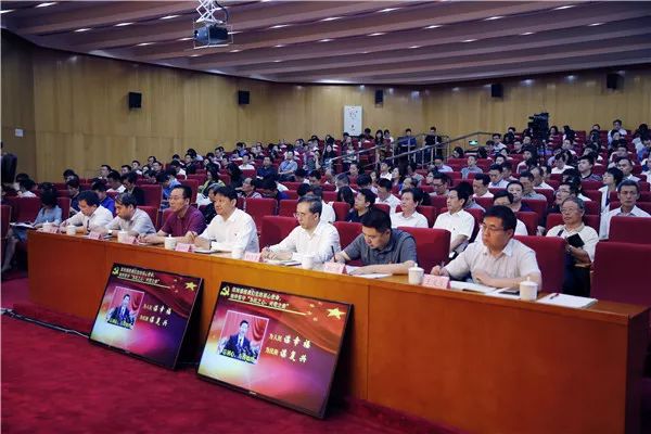 讲政治敢担当作表率党课讲稿,讲政治强担当做贡献