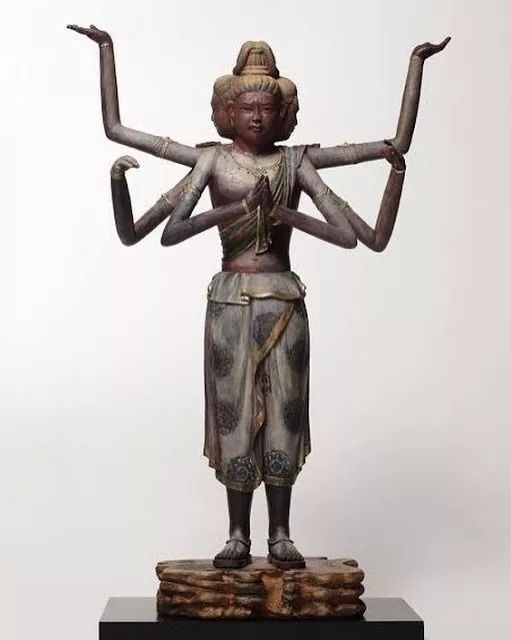 男装周|你看过国产玄幻杂志《九州幻想》么？最近都在搞这种未来修行