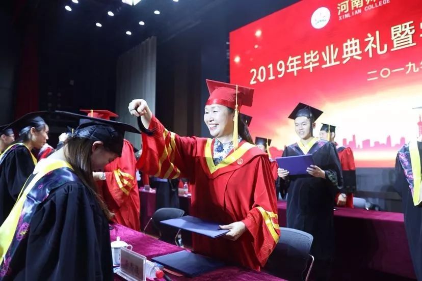 再见了我的大学央视纪录片,再见了我的大学诗朗诵