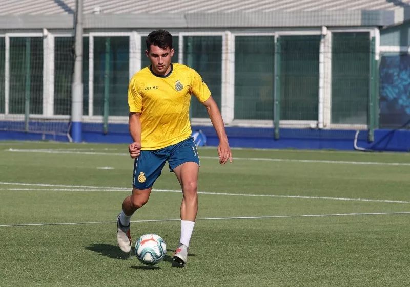 分享一下你们踢球时候的照片,晒一张你们踢球的照片