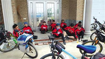 高考后老师带11名学生骑行1800多公里校长忧心忡忡