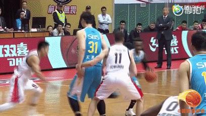 cba裁判杨茂功合法防守位置,cba杨茂功裁判眼神