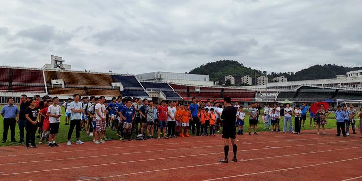 中小学生足球比赛简讯,足下精彩过人