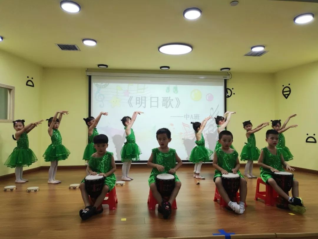 蜂蜂剧场show狂欢会,精彩表演嗨翻暑假