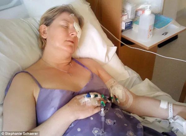 戴隐形眼镜眼睛进虫子怎么办,戴隐形眼镜长寄生虫前有哪些症状