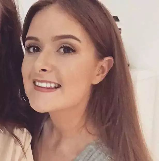 戴隐形眼镜导致角膜内皮细胞减少,因为戴隐形眼镜眼睛肿了