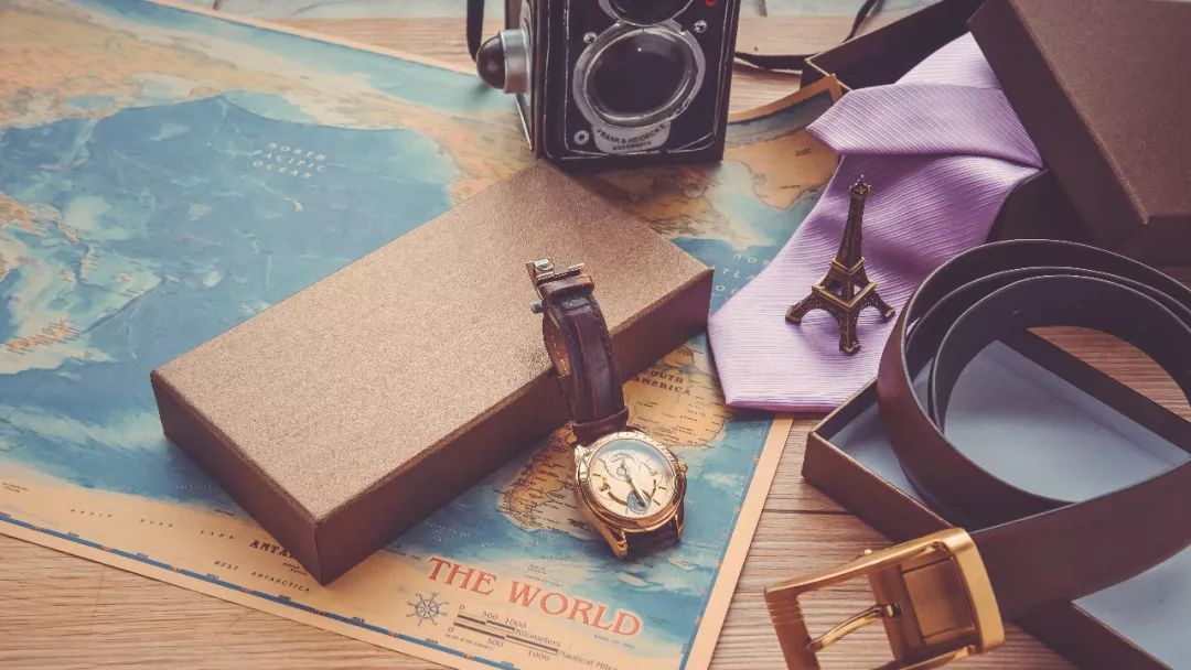 男子戴275万手表违法吗,戴3000万手表过海关被查