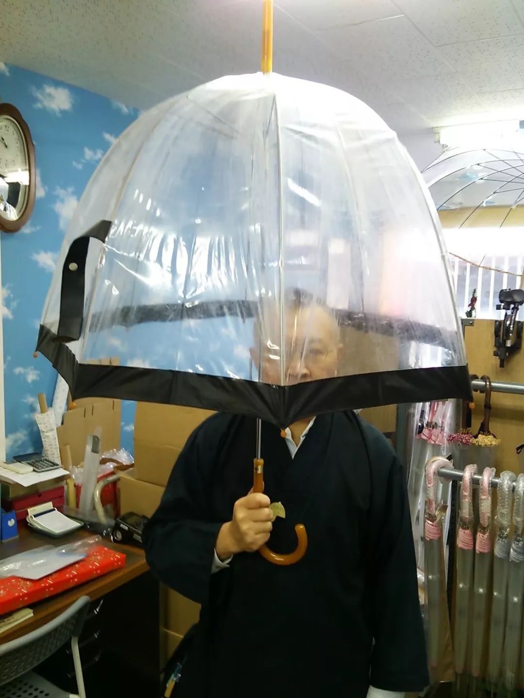 为什么日本人喜欢用长柄伞,为什么日本人很少使用折叠雨伞呢