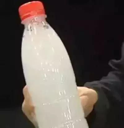 厨房油烟机灶台油污一喷净,家用厨房抽油烟机油污清理小窍门