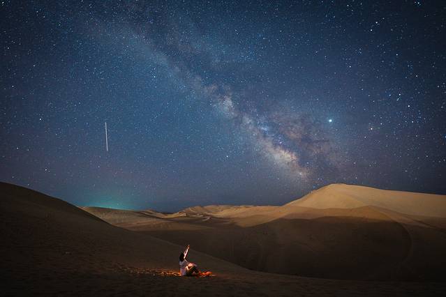 没想到，真有人在大漠建了一座能看星星的边城驿站