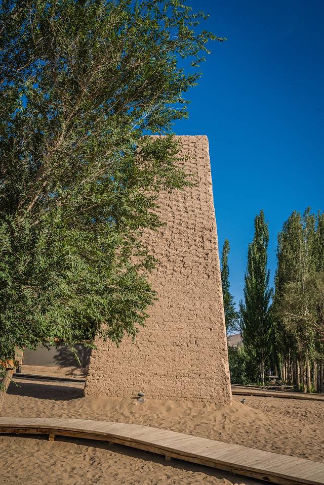 没想到，真有人在大漠建了一座能看星星的边城驿站