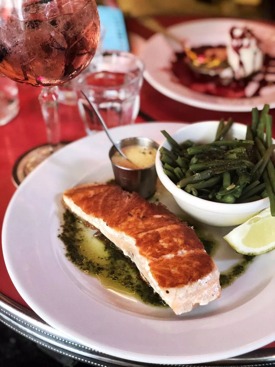 走出成都|幸运的人,才可以在巴黎自由迷失