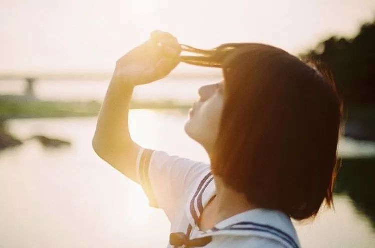 这样拍背影真的太好看了,怎样拍侧脸好看霸气