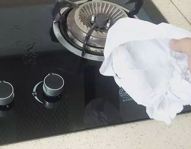 鞋盒里边的白布袋子有什么用,鞋盒里的白布可以防止鞋子变黄吗