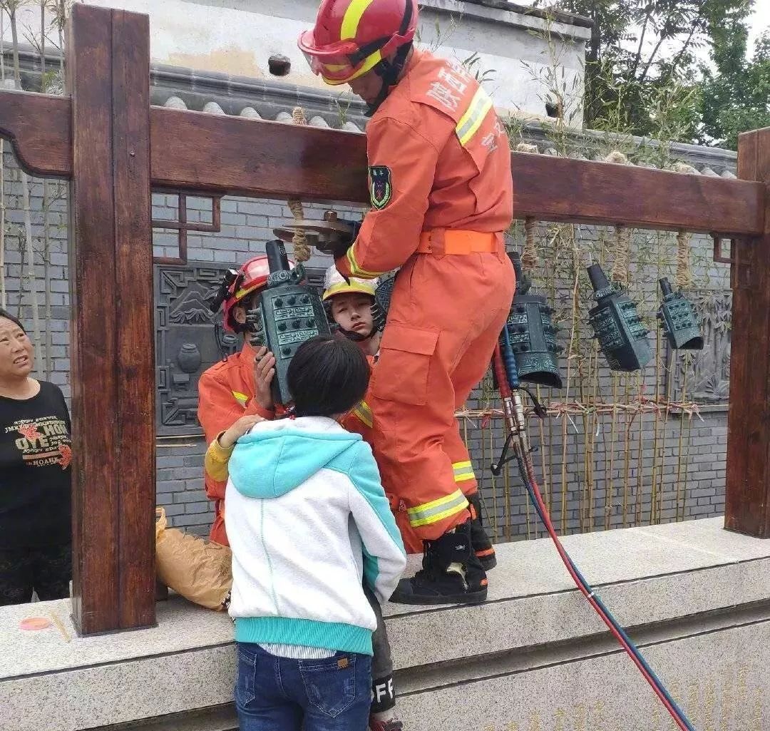消防员才是人们心目中真正的超人,万能的消防员比什么都有安全感
