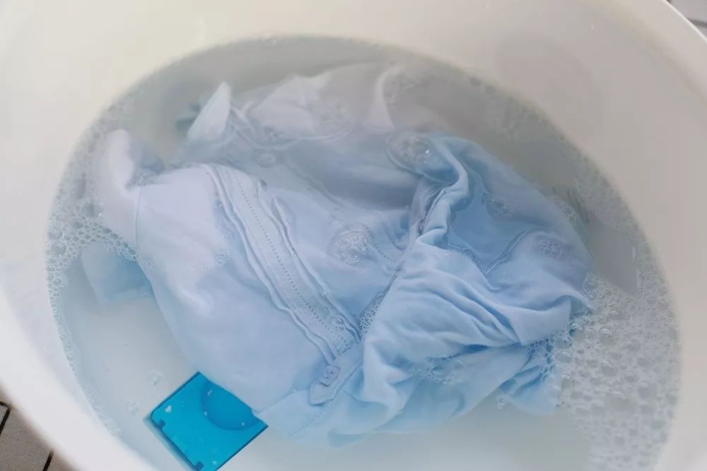 聊生活|来自张艺兴的灵魂拷问-“衣服上残留的泡泡怎么办？”