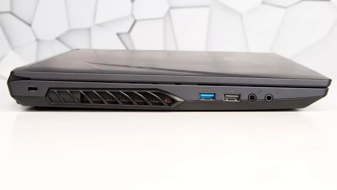 推荐一款平民游戏本,聊一款全方位进步的高端游戏本