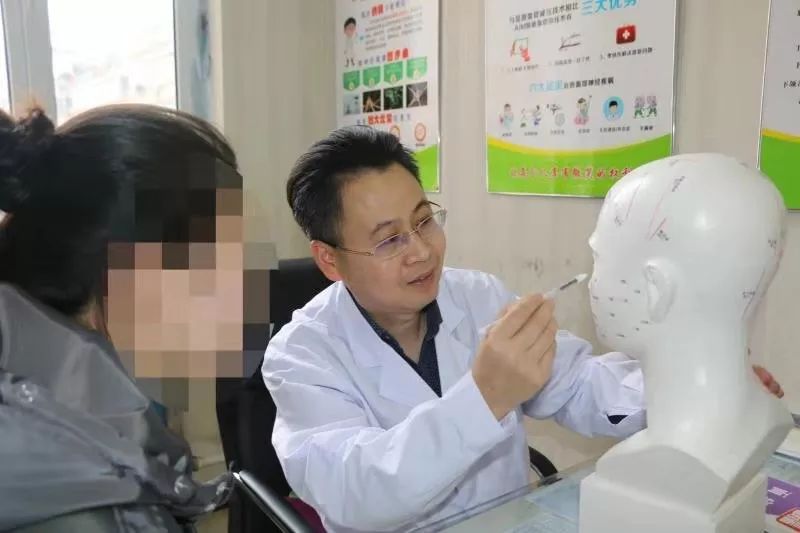 眉毛脱落是身体发出的警告,眉毛脱落是什么病原因引起的