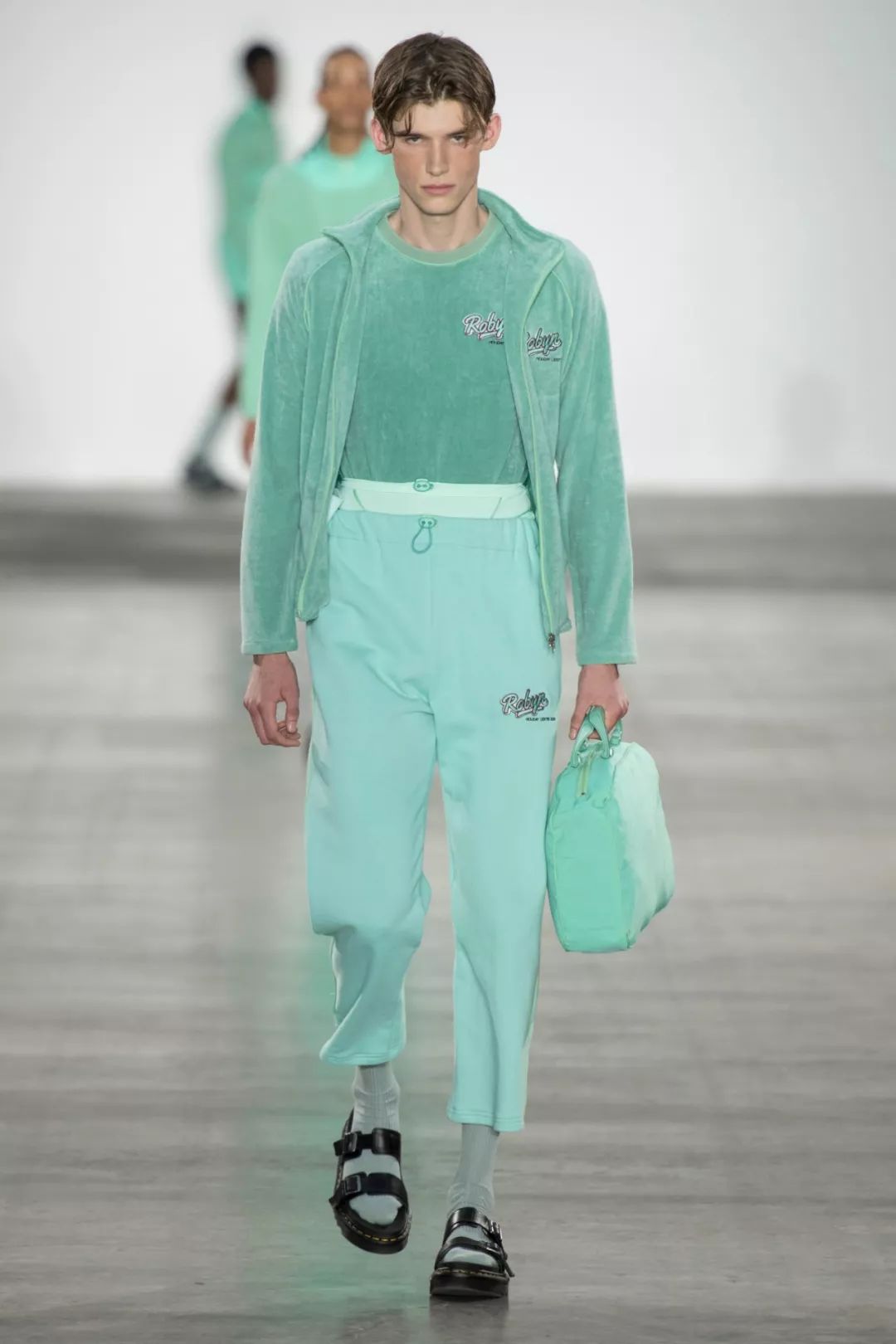 20年春夏男装流行色,2020国际服装春夏男装色彩配比