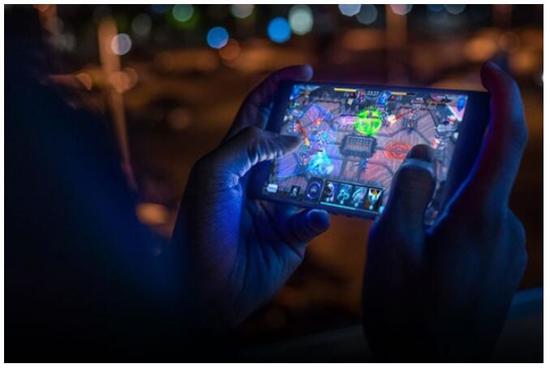 手机玩游戏汇聚澎湃性能的源泉骁龙芯尽享电竞之趣