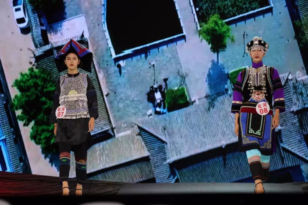 德宏五种少数民族服饰走秀音乐,云南少数民族服饰秀