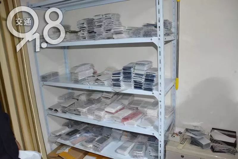 深圳警方抓获假冒华为手机,你买的手机是不是正品